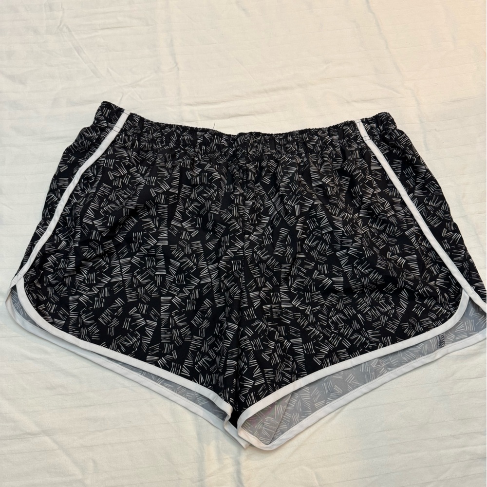 Xersion Black and White Patterned Athletic Shorts